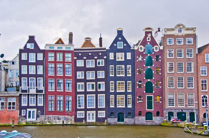 Голландская дом 3. Бегинаж (Амстердам). Архитектура Амстердама. Пряничные домики Амстердам. Дом в Амстердаме.