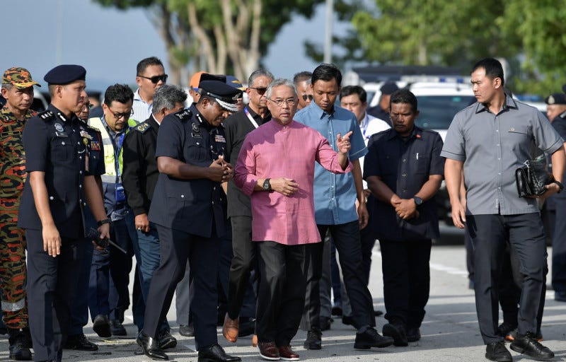 Agong melawat tapak nahas pesawat Elmina