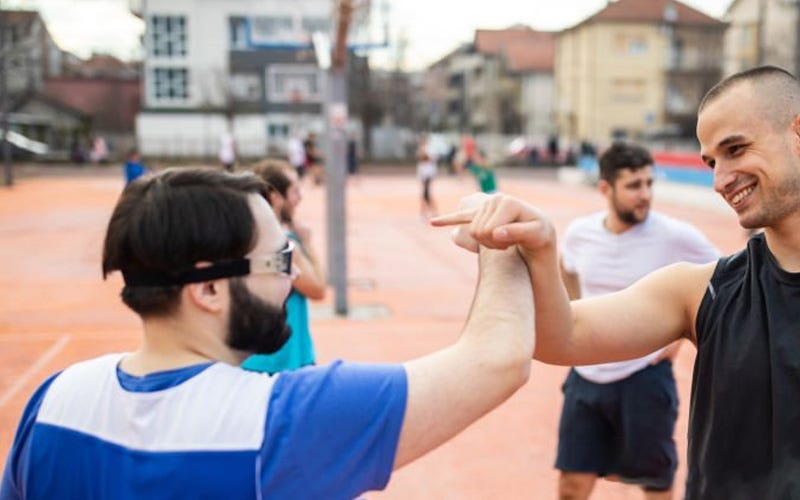 ¿Cómo Elegir el Material Adecuado para las Gafas de Baloncesto?