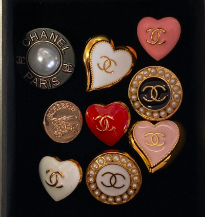 8 vintage chanel buttons - Gem