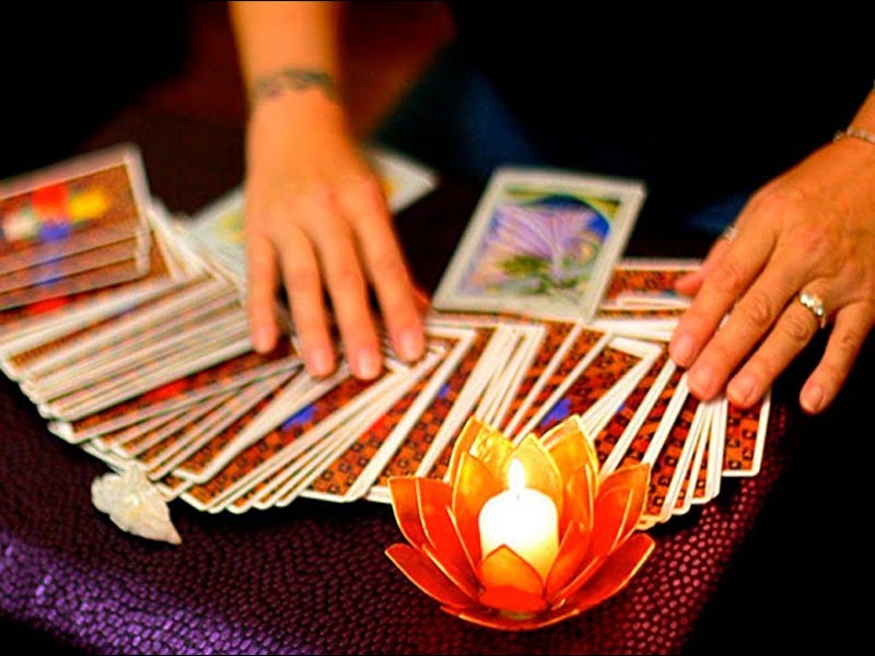 Tarot Card Reading by Guiding Auras Unveiling the Mysteries of Accurate