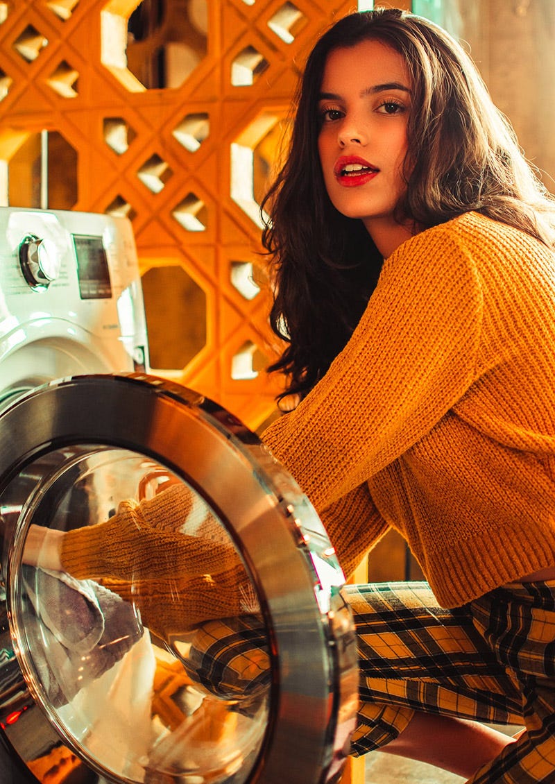 A Brief Guide to Prevent Yellowing of White Clothes by Howdy Cleaners