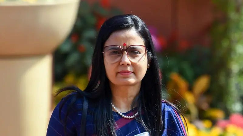 महुआ मोइत्रा का इंडिगो फ़्लाइट में ‘बदसलूकी’ का आरोप: क्या है पूरा मामला?