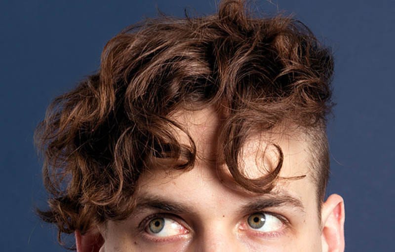 Tampil Keren dengan Gaya Rambut Ikalmu