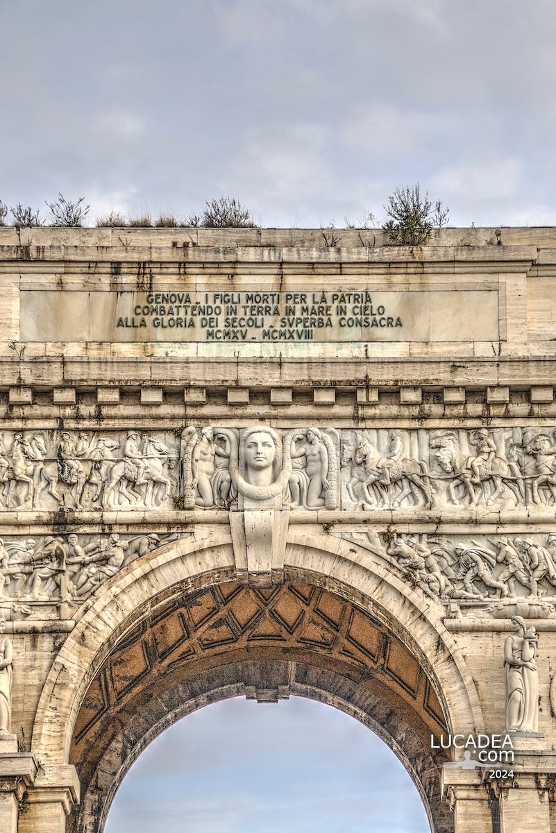Particolari dell’Arco della Vittoria a Genova
