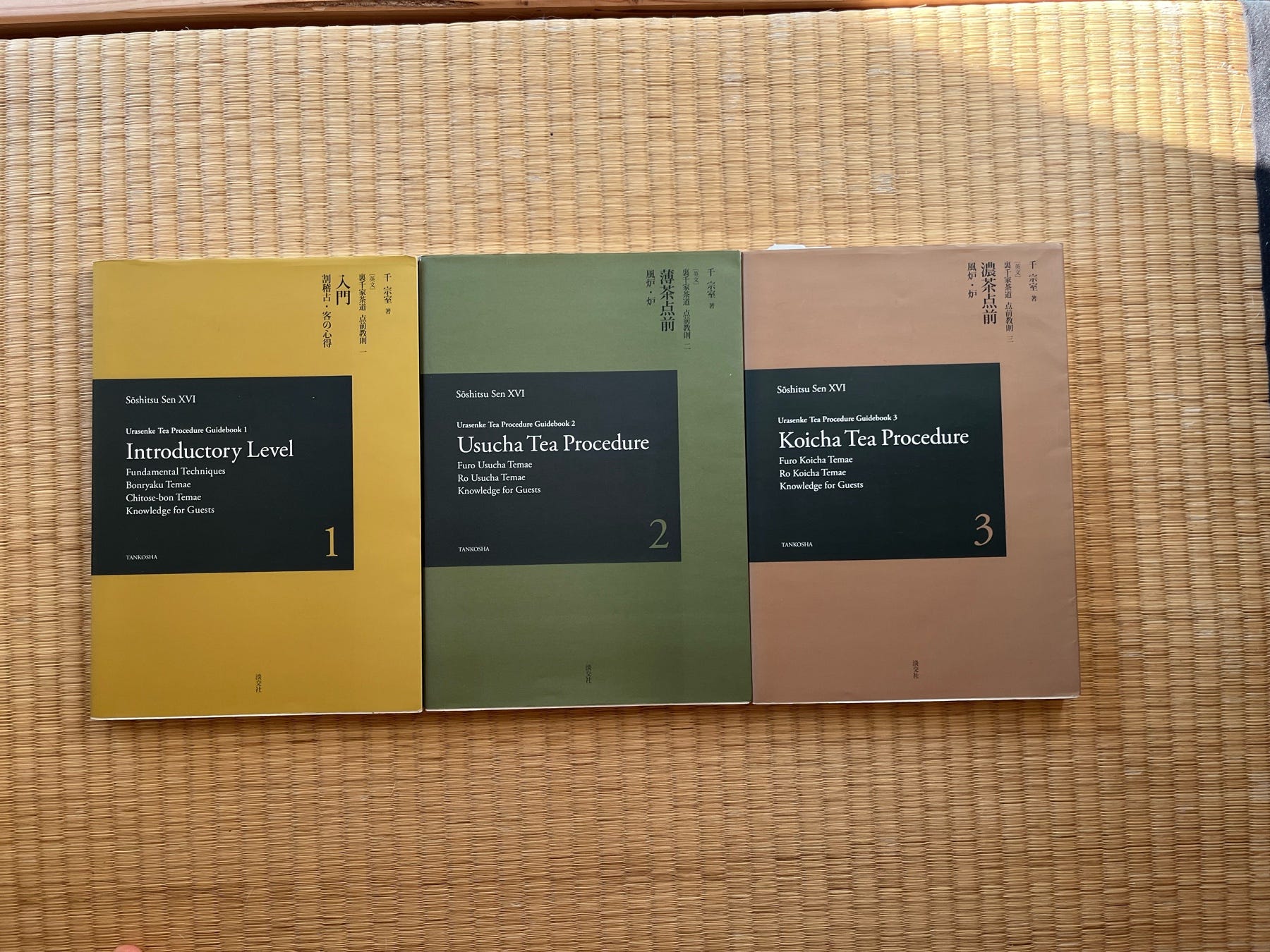 Chanoyu. The Urasenke Tradition of Tea. Translated by Alfred Birnbaum. by  SÒSHITSU SEN XV.: editor's binding with jacket. (1988) | Bouquinerie du  Varis