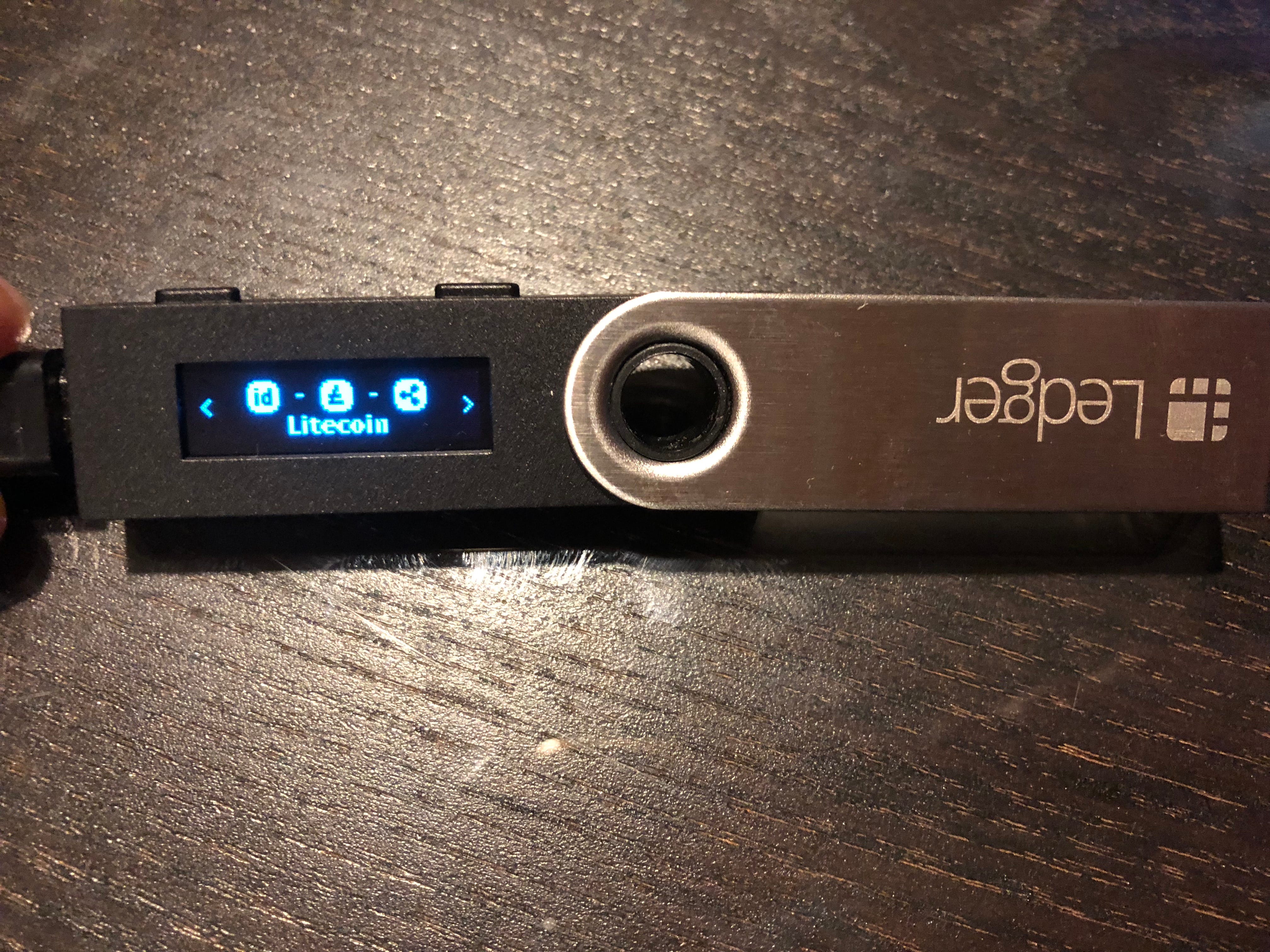 Ledger Nano S（レジャーナノS）】使い方. 2018年3月7日に更新しました。 2018年7月11日に更新しました。 | by 里  優裕（Ysuke Sato） | Sales Technology Lab