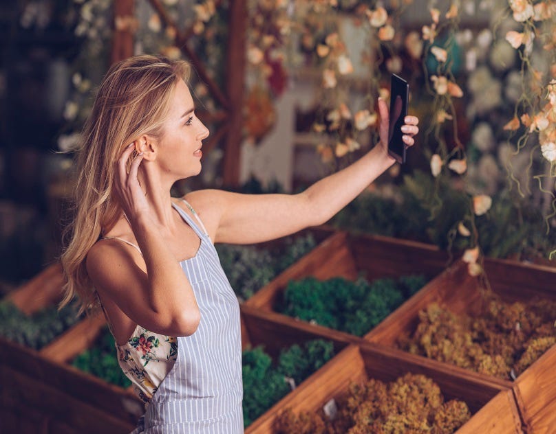 Yevette Heiser and the Art of Capturing Authentic Beauty Through a Phone Lens