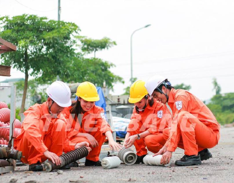 Quần áo bảo hộ lao động ngành điện mẫu mới nhất năm | by tuấn nguyễn |  Medium