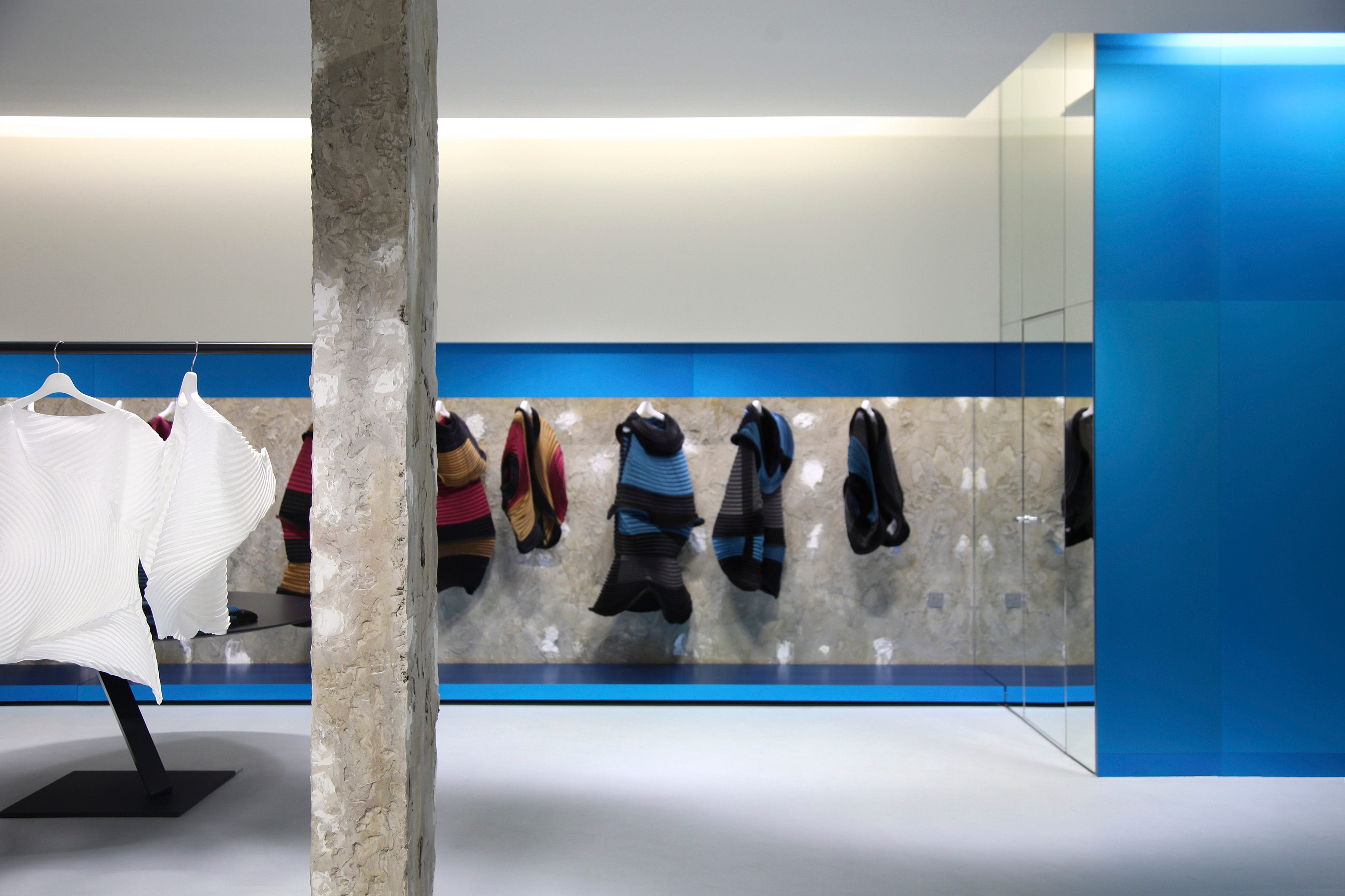 ISSEY MIYAKE London flagship store by Tokujin Yoshioka | by dezain