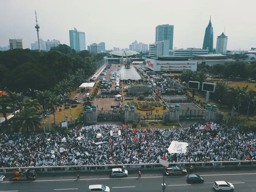 Membubarkan DPR : Jalan Reformasi atau Awal Otoritarianisme
