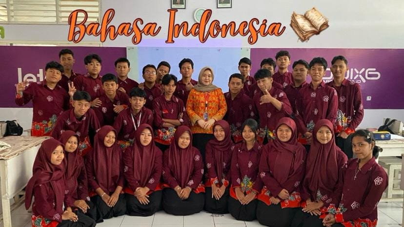 Foto bersama siswa setelah kegiatan pembelajaran Bahasa Indonesia | Sumber: dokumen pribadi