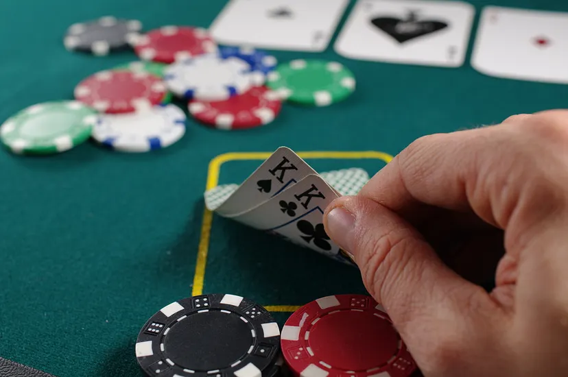 Strategizing a Winning Hand in Online Poker - A Player with a Royal Flush