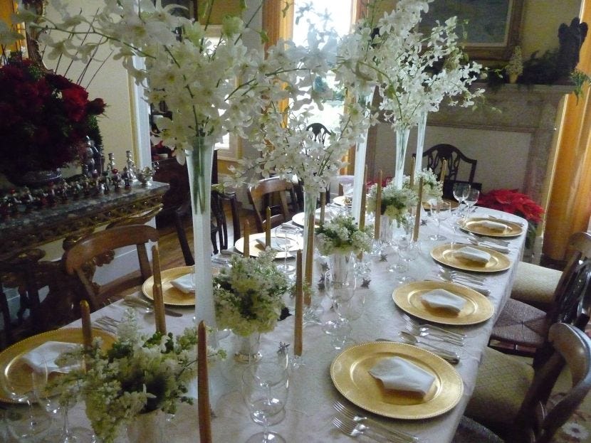 Dining Table Centrepiece Ideas. The centre of a dining table hogsthe ...