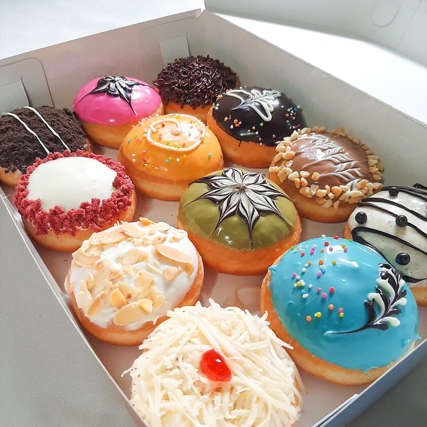 Lagi Bad Mood? Coba Manjakan Diri dengan Satu Gigitan Donat Manis Ini