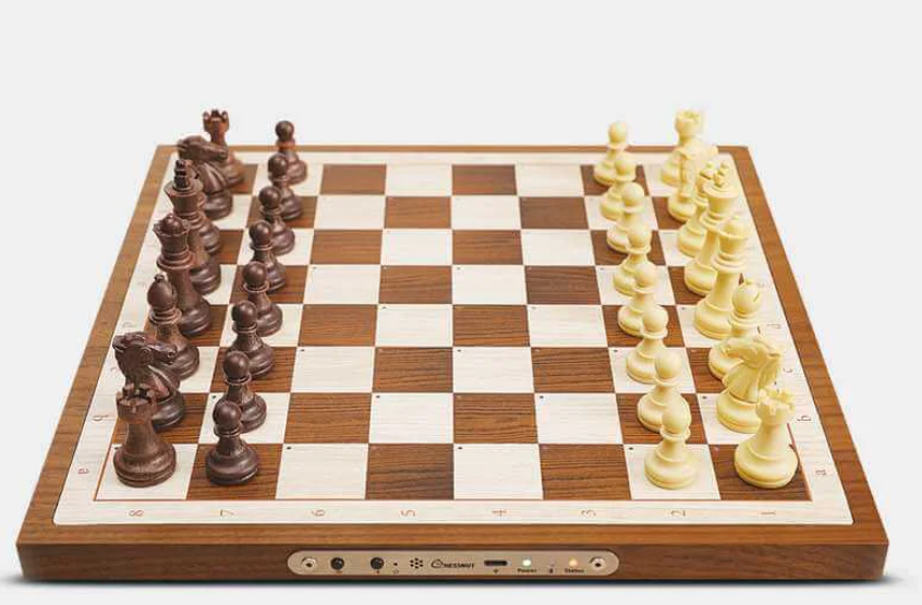 Wooden Chess Board with Piece Recognition - Open Electronics