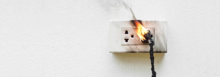 Emergenza elettrica in casa: cosa fare e chi contattare