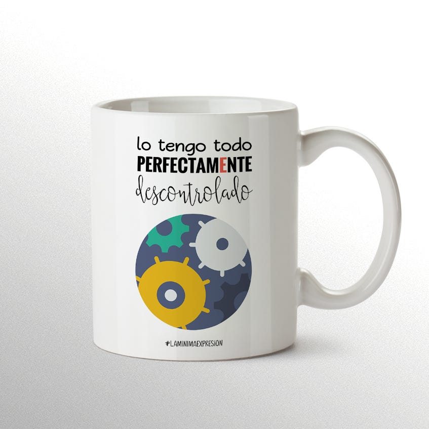 Taza “Soy tan buena persona que no madrugo para que Dios ayude a otro”, by  La Mínima Expresión