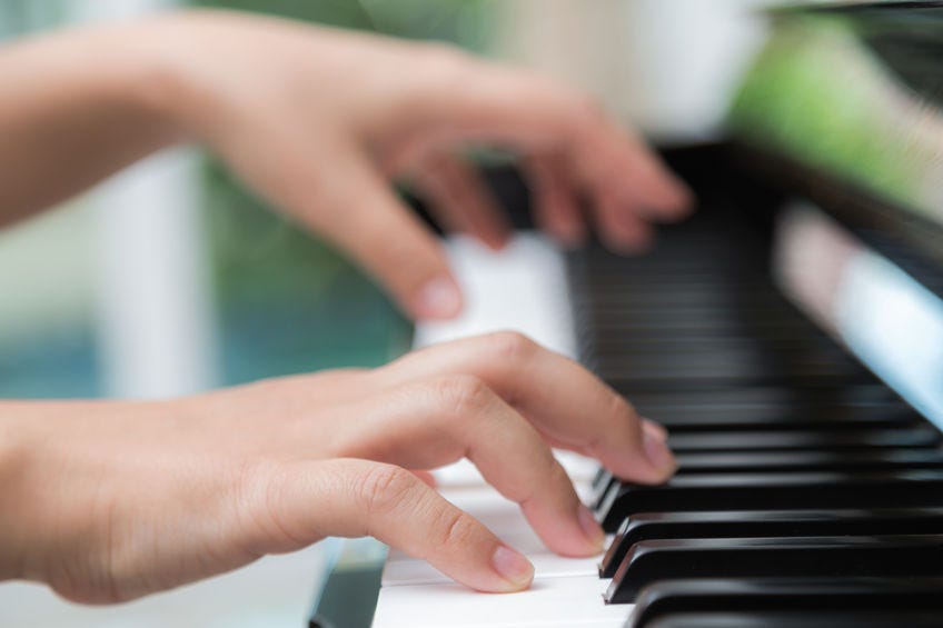 Pros & Cons of Self Taught Piano Lessons | by Erin Cox | Medium
