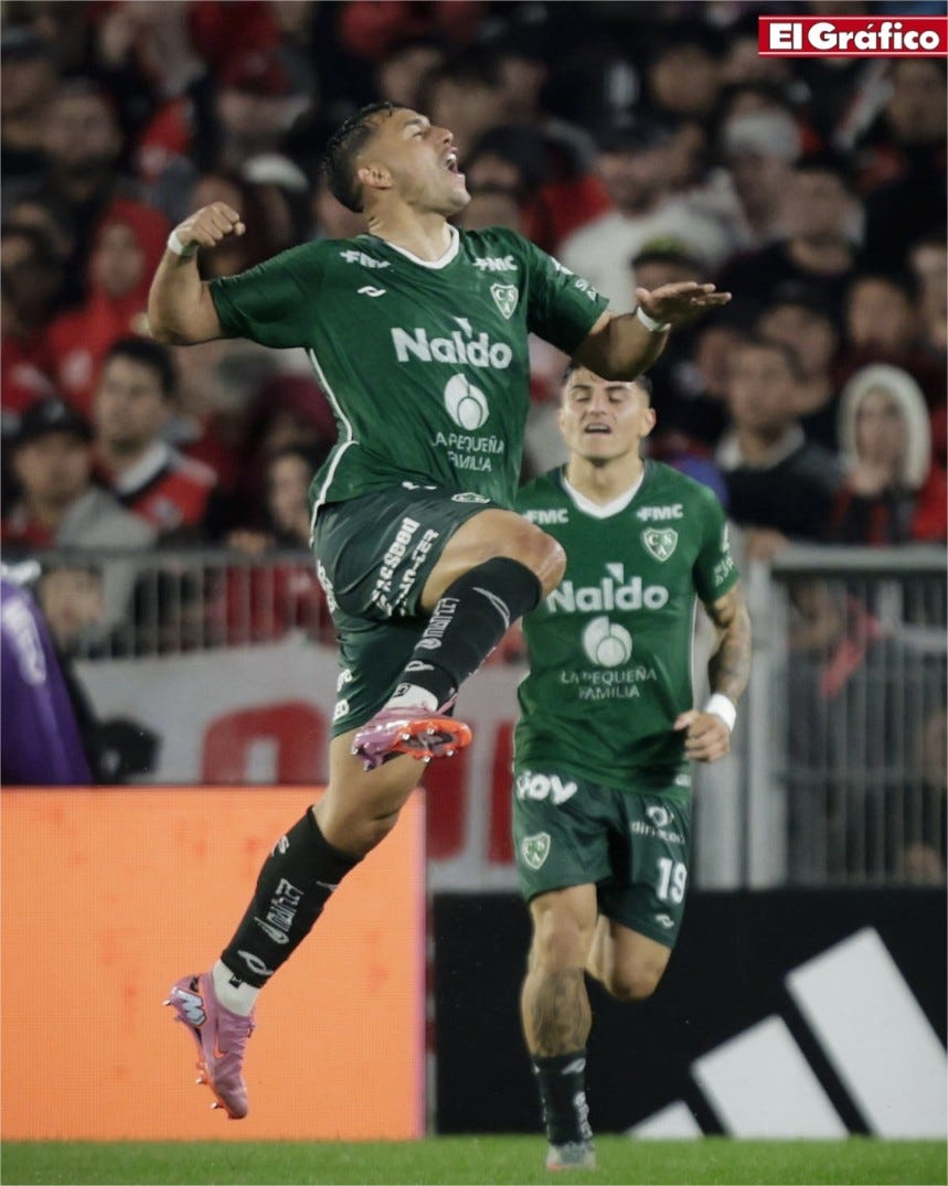 El desempeño Iván Morales lo posicionó como el jugador más destacado del encuentro. El delantero de Sarmiento mostró su mejor nivel al anotar el gol del partido