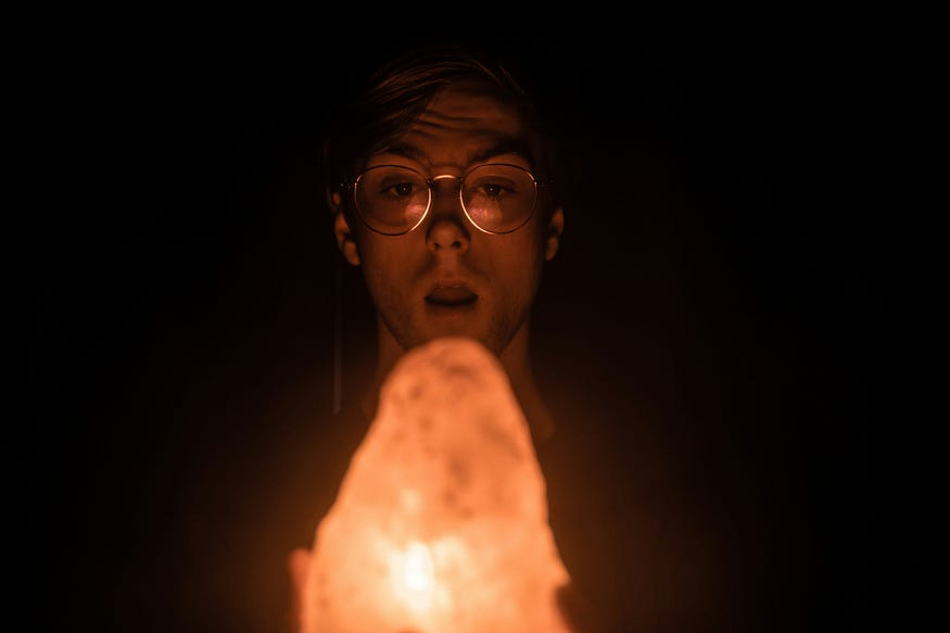 Tóm lại: Đây chính là điều mà những người thực sự thông minh dự đoán sẽ xảy ra với AI. Và những lời khuyên cấp bách mà họ không nói cho bạn biết. (Các doanh nhân, hãy lắng nghe!)