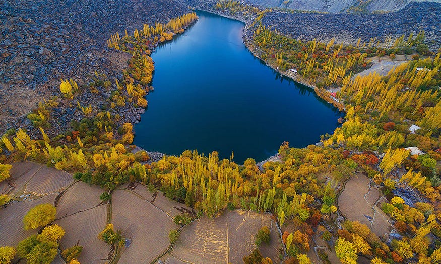Skardu Autumn Tour-https://hunzaadventuretours.com/tour/skardu-baltistan-and-hunza-valley-autumn-tour/