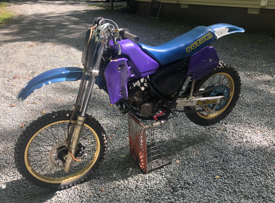 1985 Suzuki RM 125 at Mountain Studios: A Classic Dirt Bike Reimagined