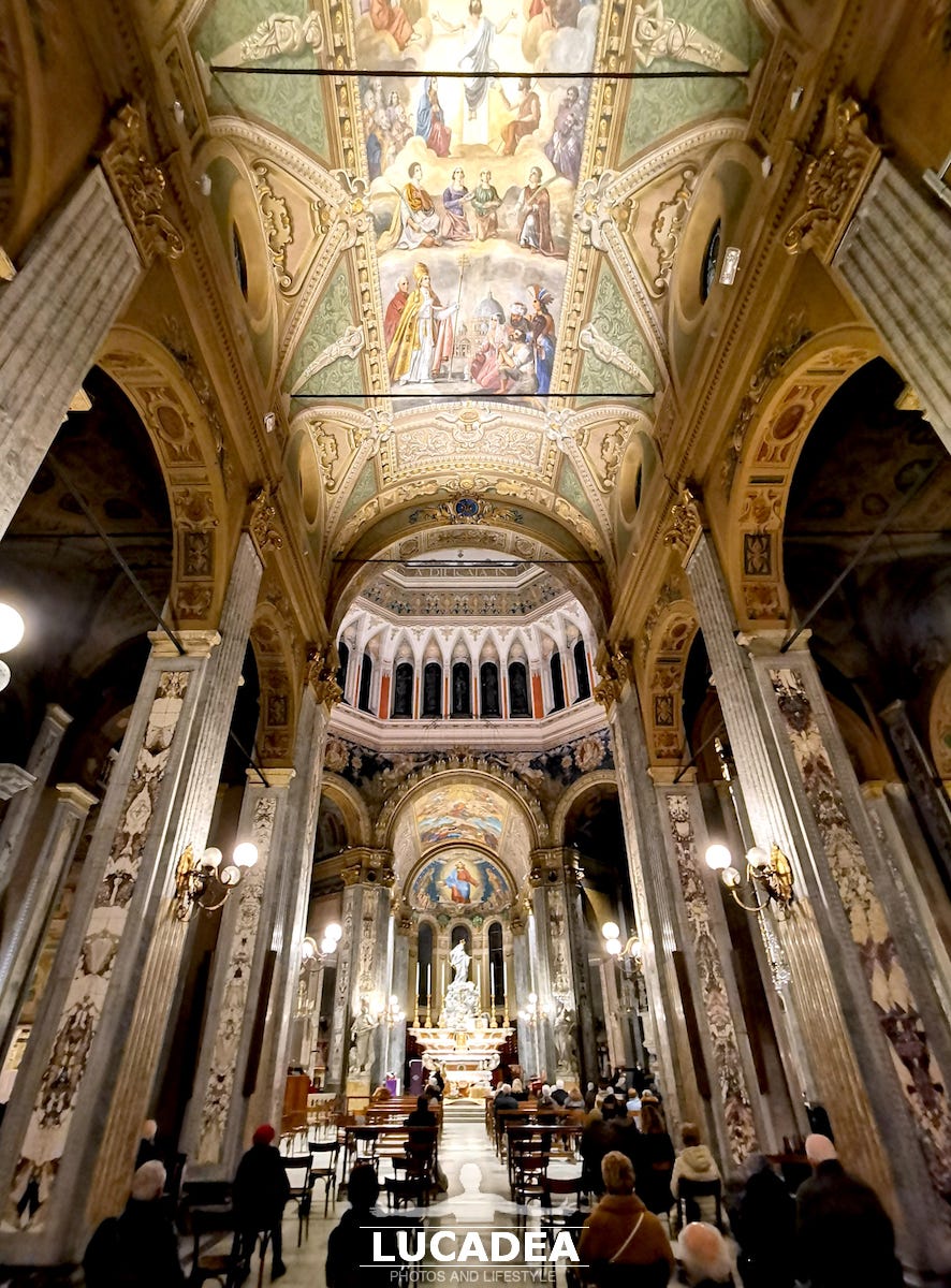 L’interno della basilica dei Santi Gervasio e Protasio