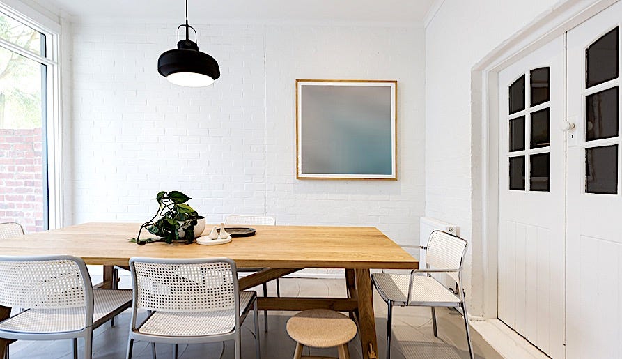 Minimalist Dining Table Decor: Stylish Tips for Elegant Simplicity