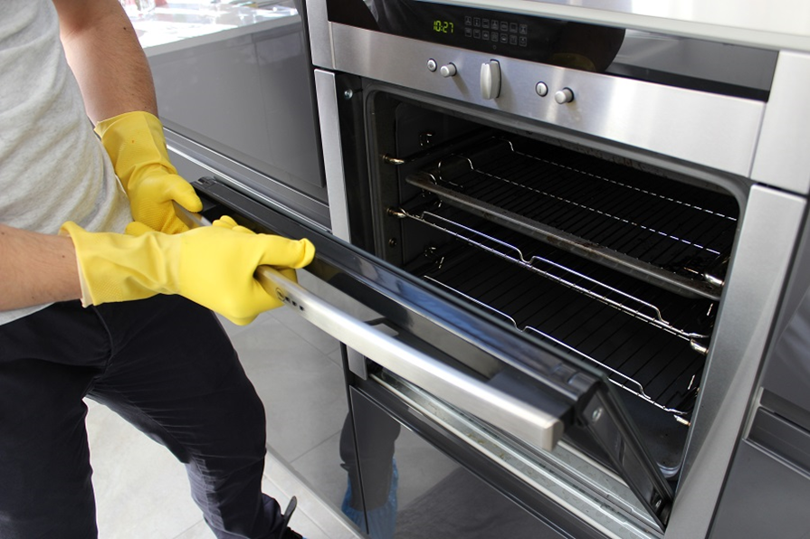 How To Clean Your Oven Fast and Easy by Fast Oven Cleaning Medium