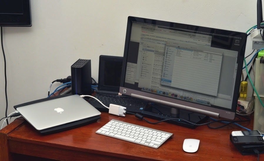 Clamshell Mode. Saya kenal istilah mode Clamshell saat… by Tedy