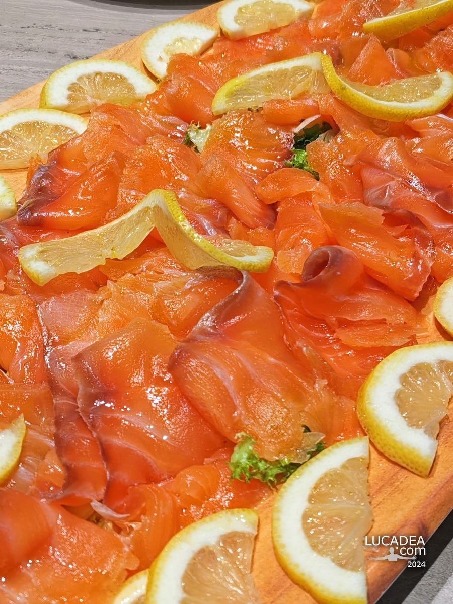 Il salmone affumicato: un tesoro di versatilità e sapore