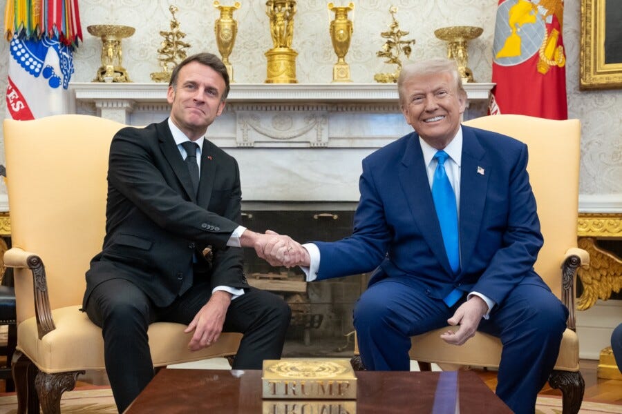 Emmanuel Macron ist innenpolitisch seit den Wahlen vor einem Jahr das was man im englischen eine…