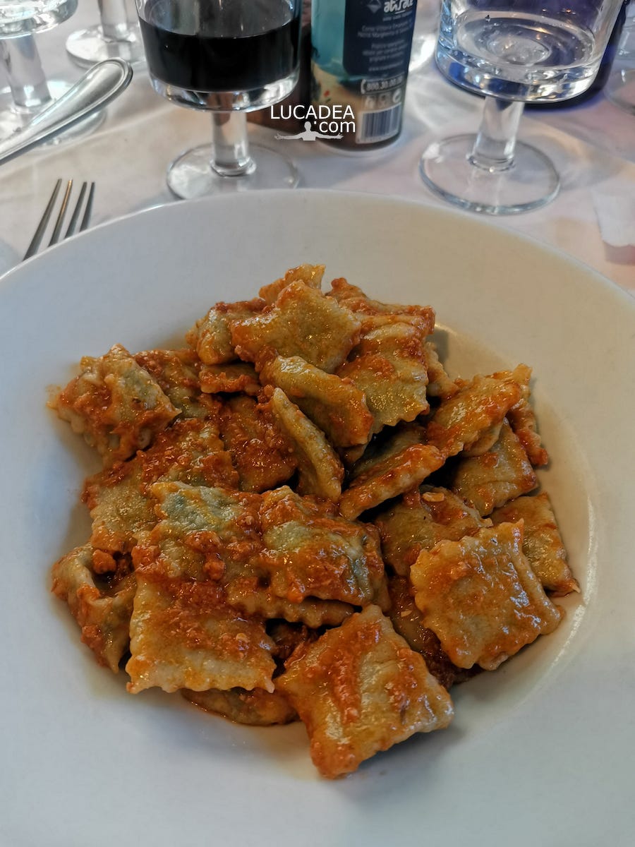 I ravioli al ragú della trattoria Ü Pellegrin