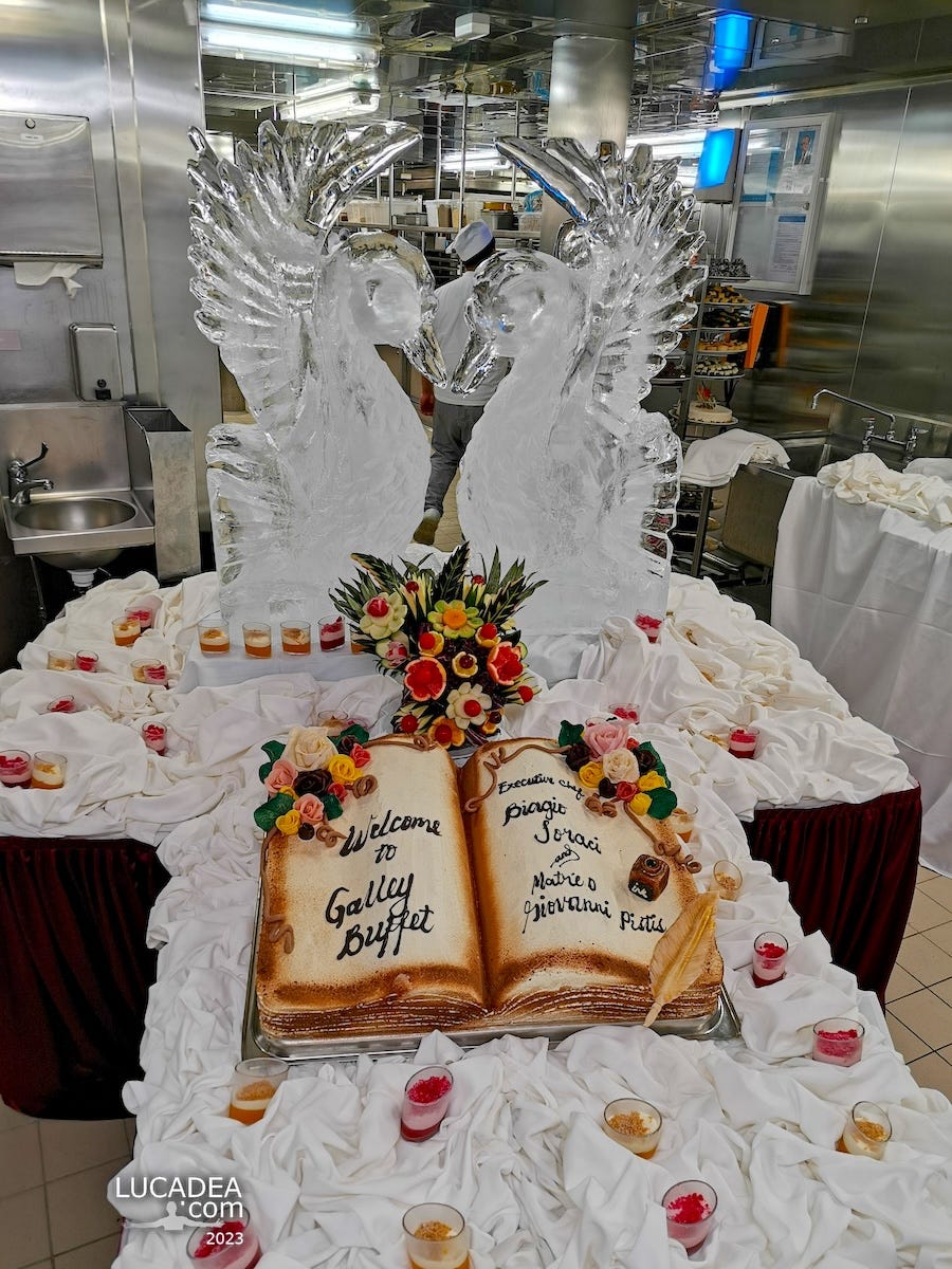 Le decorazioni del buffet magnifico a bordo nave