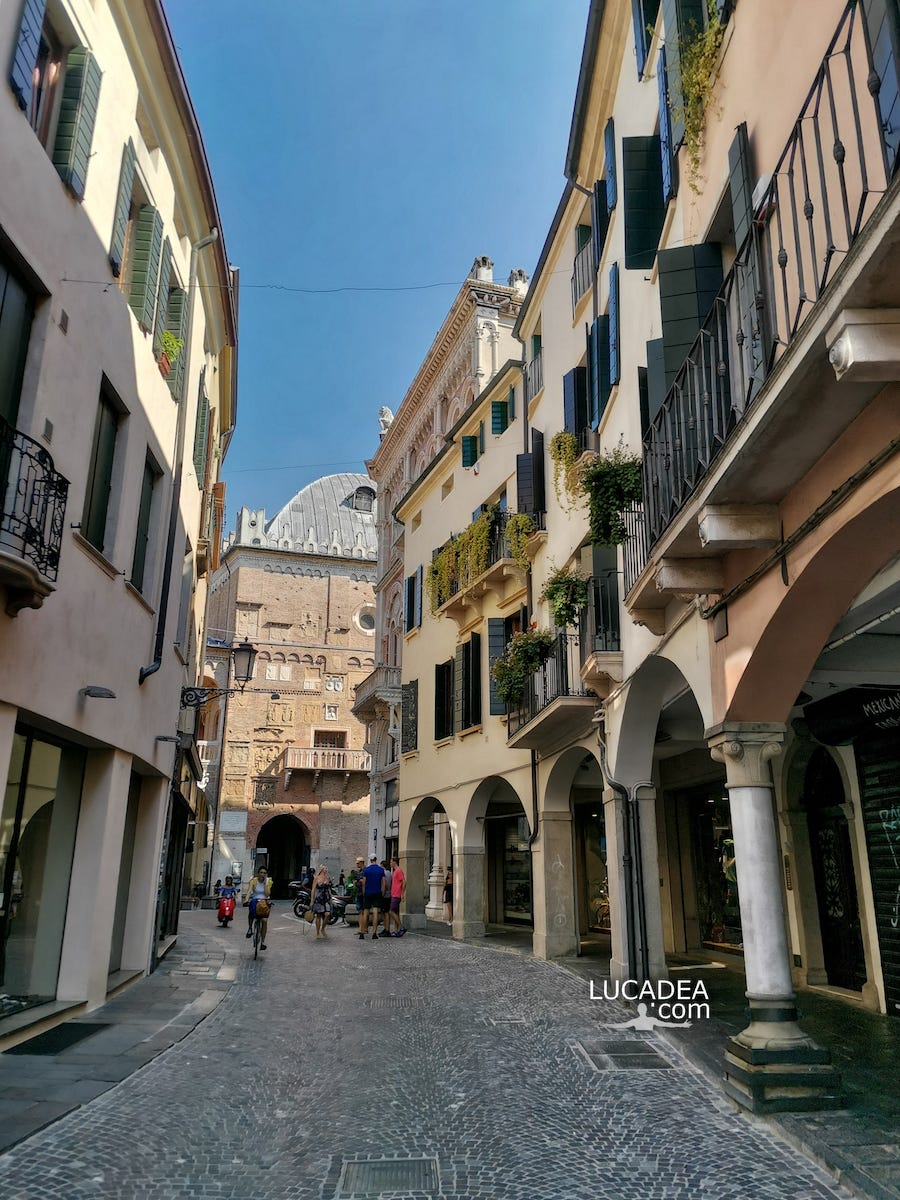 Un vicolo del centro storico di Padova