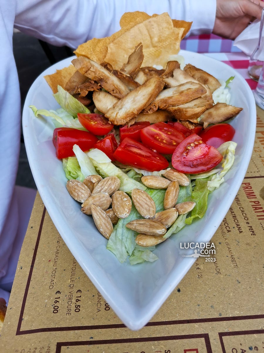 Insalata con pollo o vegetariana, quale preferite?