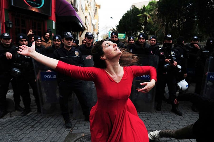 Onlar Seni İzliyor