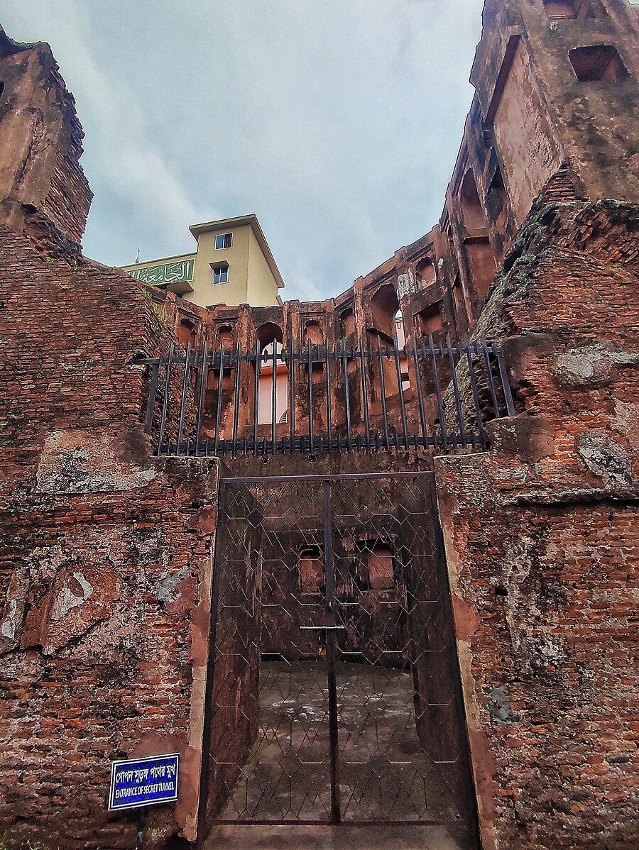 Haunted tunnel in Lalbagh Fort !. Mughal prince Azam Shah, the 3rd son ...