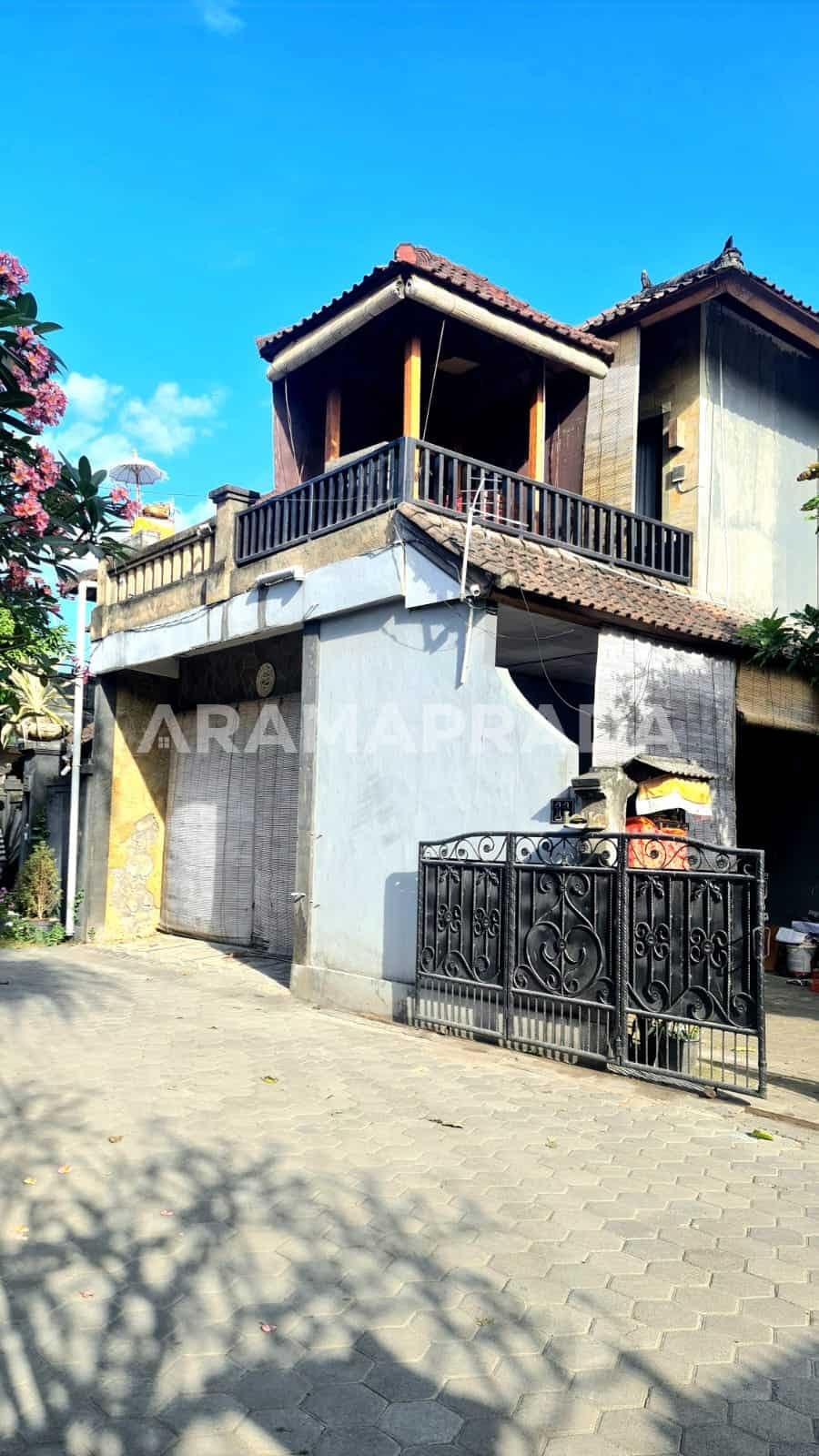 Dijual Rumah Luas Bangunan 200 Meter Persegi AC TV Kulkas Harga Nego