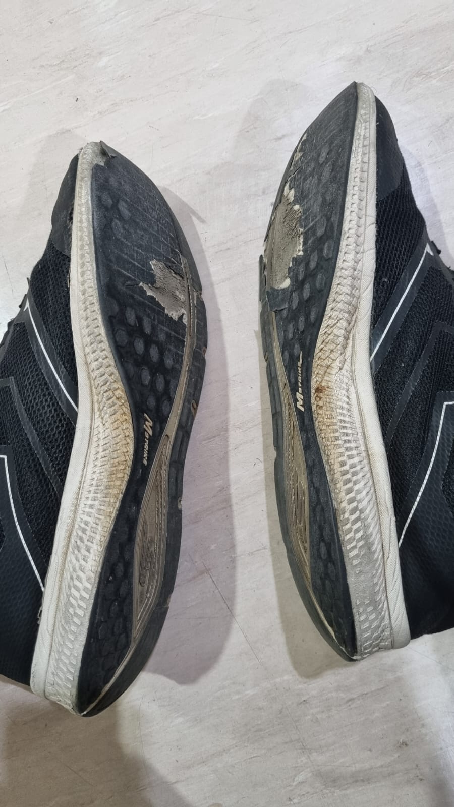 HEI ANTEK-ANTEK ASICS!
