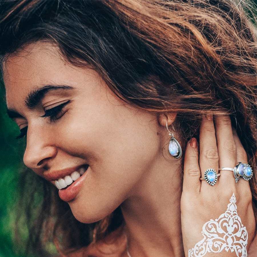 How Do Moonstone Gems Affect the Body? Jaon Seana Medium