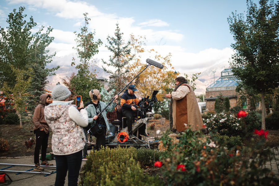 Motion Control or Manual? How to Choose the Right Camera Movement for Your Video