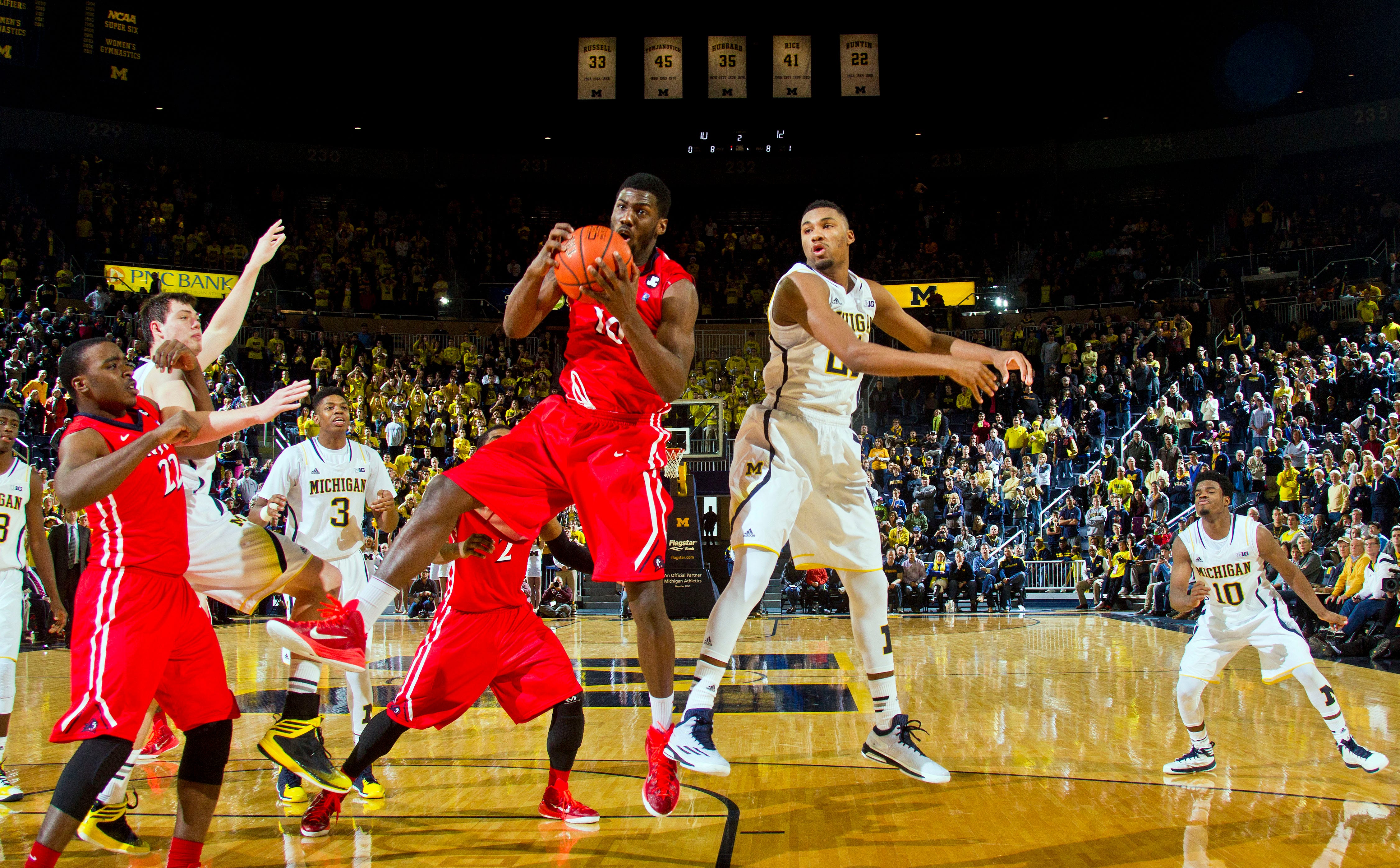 NJIT Shocks Michigan In The Biggest College Basketball Upset In Years | by  Andy Glockner | The Cauldron