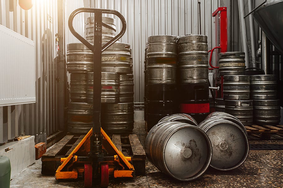 Unveiling the Ideal Beer Storage: Growlers, Cans, Bottles, and Kegs