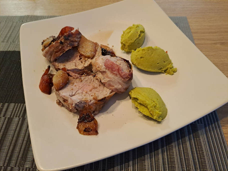 Arrosto di maiale alle mele e vino rosso con quenelle di cavolo romanesco