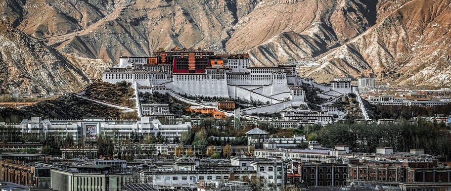 The Ultimate Traveler's Guide to Lhasa: Luxurious Stays and Breathtaking Adventures