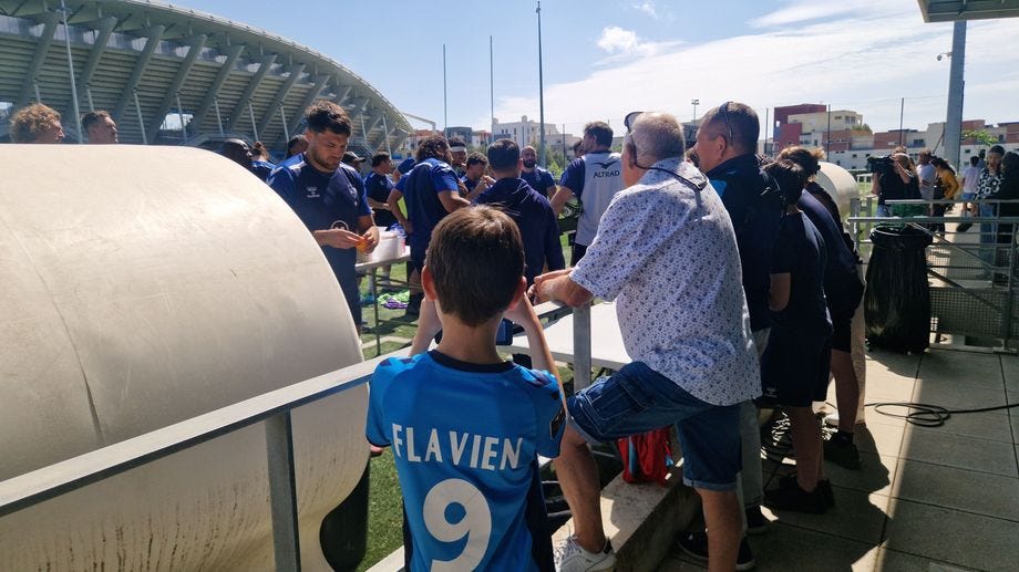 Jeunes fans conquis par l’entraînement public du MHR