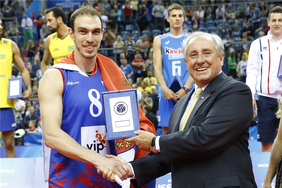 O ponteiro Ivovic foi eleito o MVP (Foto: Divulgação/FIVB)