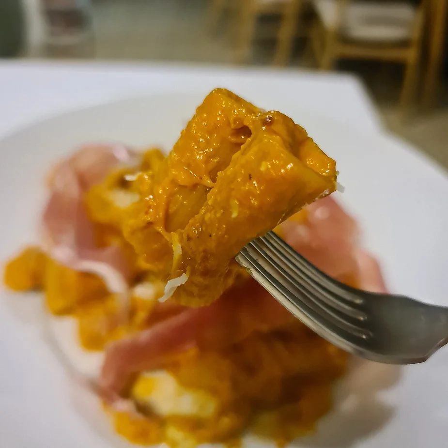 Recipe to make Spicy, Creamy, Red Capsicum Pasta Sauce - Spices